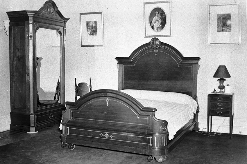 Victorian Bedroom Where President Roosevelt was Born