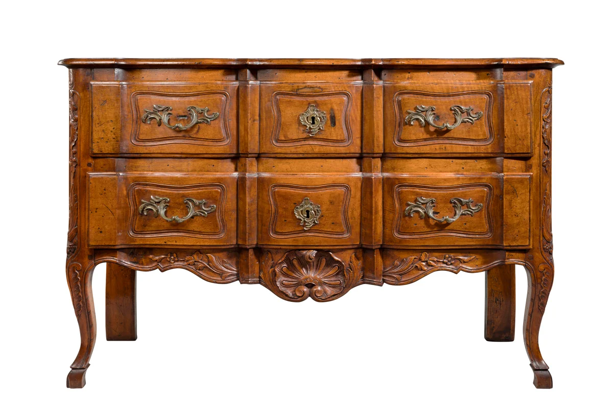 French European wooden chest of drawers