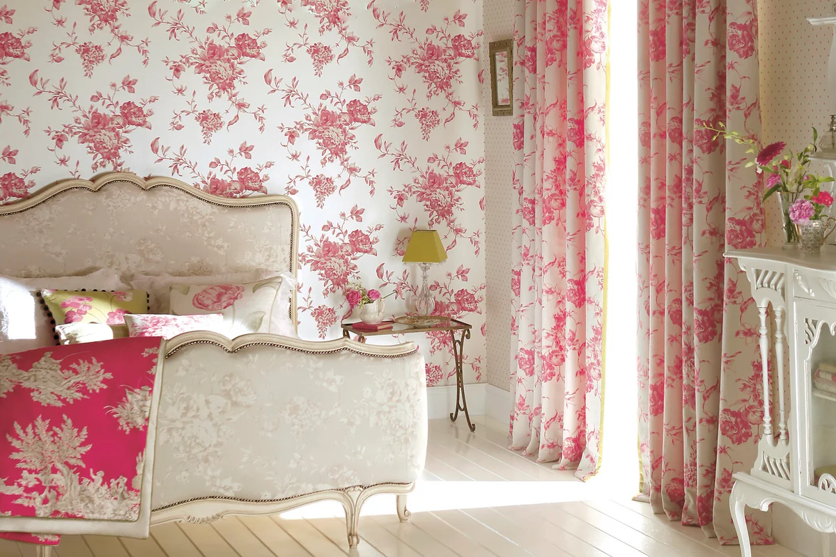 Bedroom with floral pattern wallpaper and curtains with classic style furniture