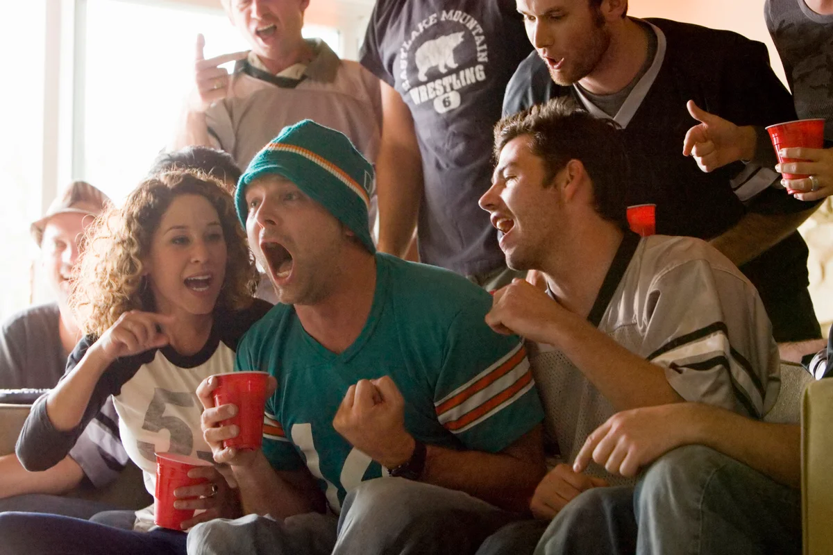 friends watching football