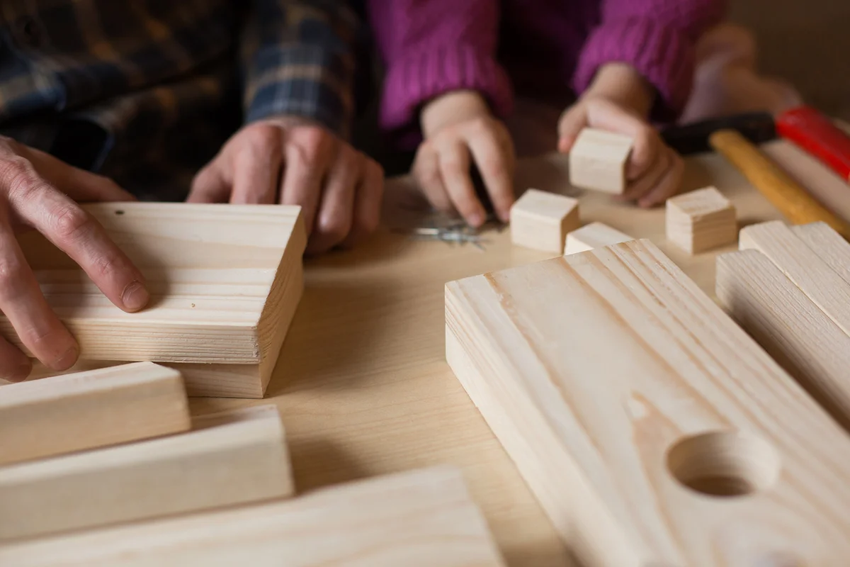 Making a wooden bird feeder