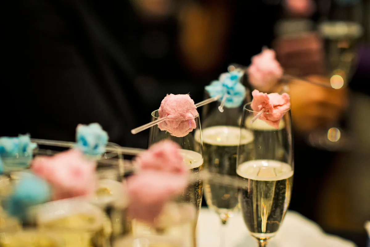 Champagne glasses with candy cotoon