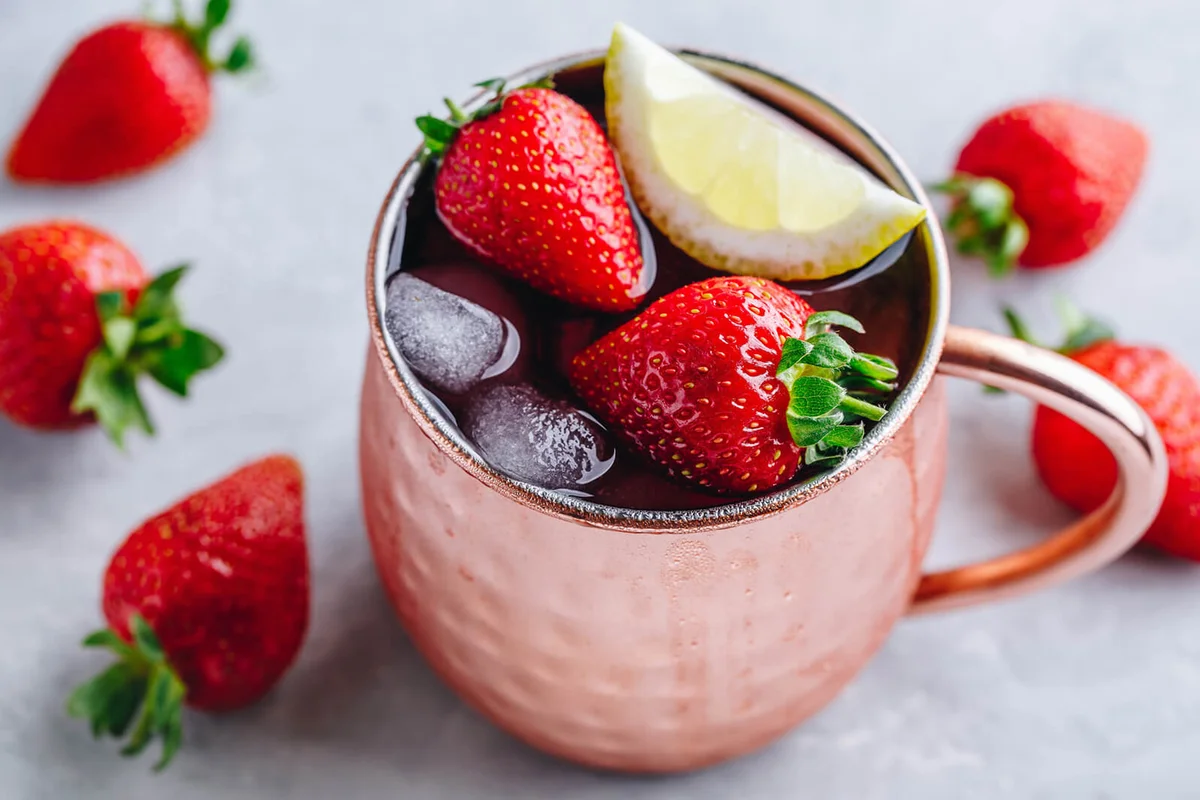 Refreshing iced Moscow mule cocktail