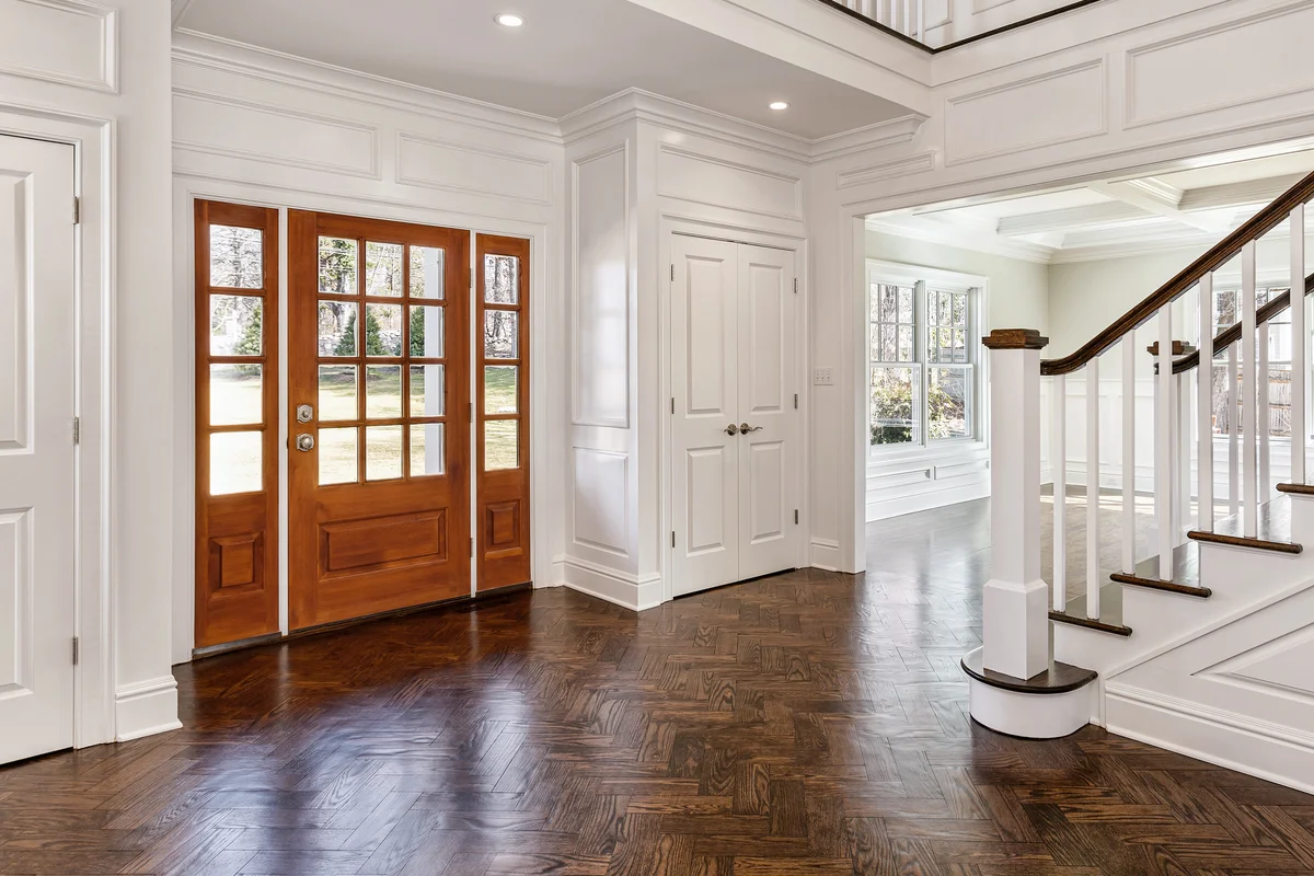 Entryway with closet