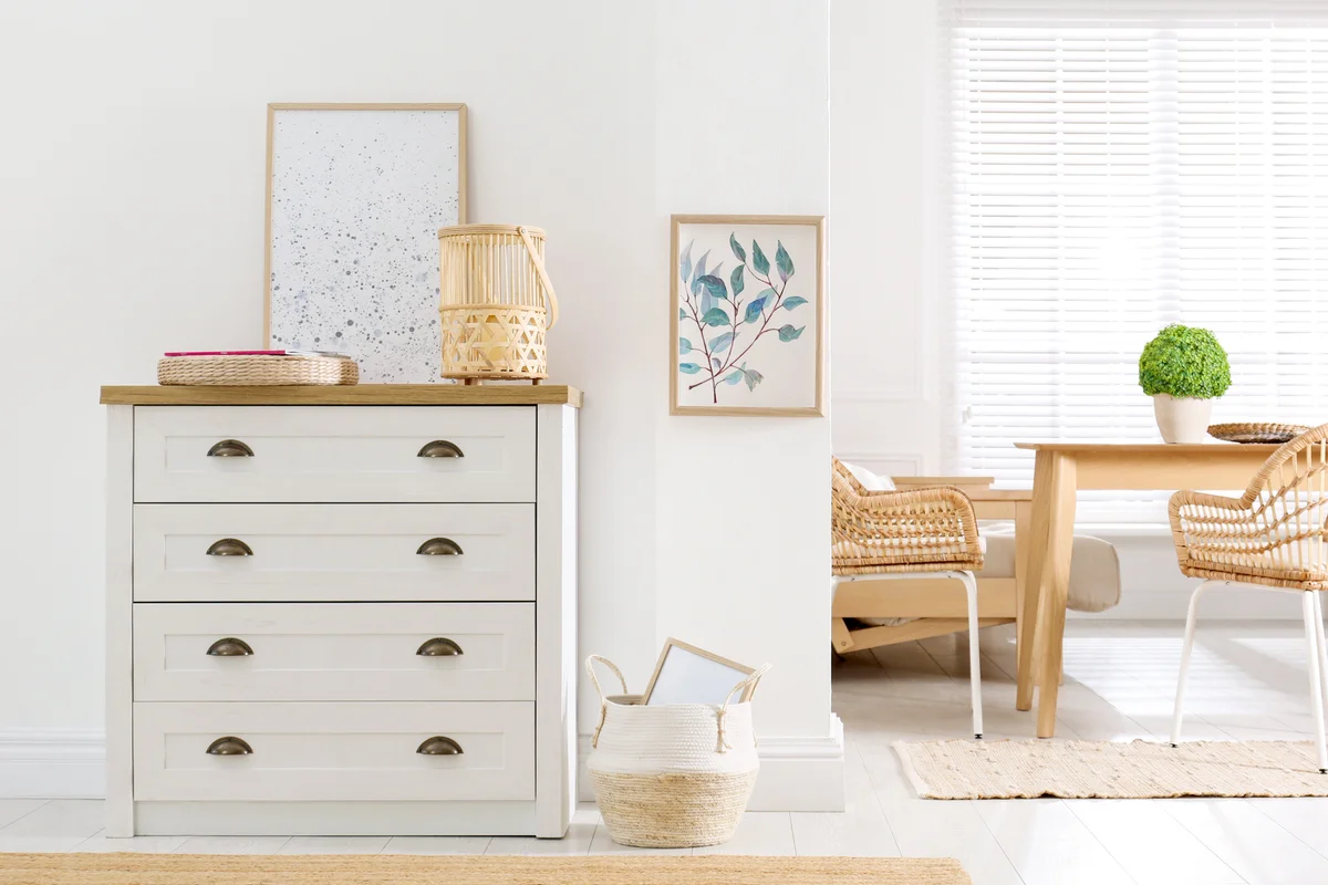 Entrance furniture with wicker tray