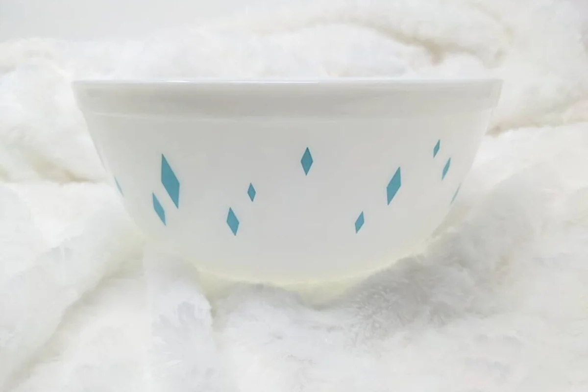Rare Pyrex Turquoise Diamond 2.5 Quart Bowl
