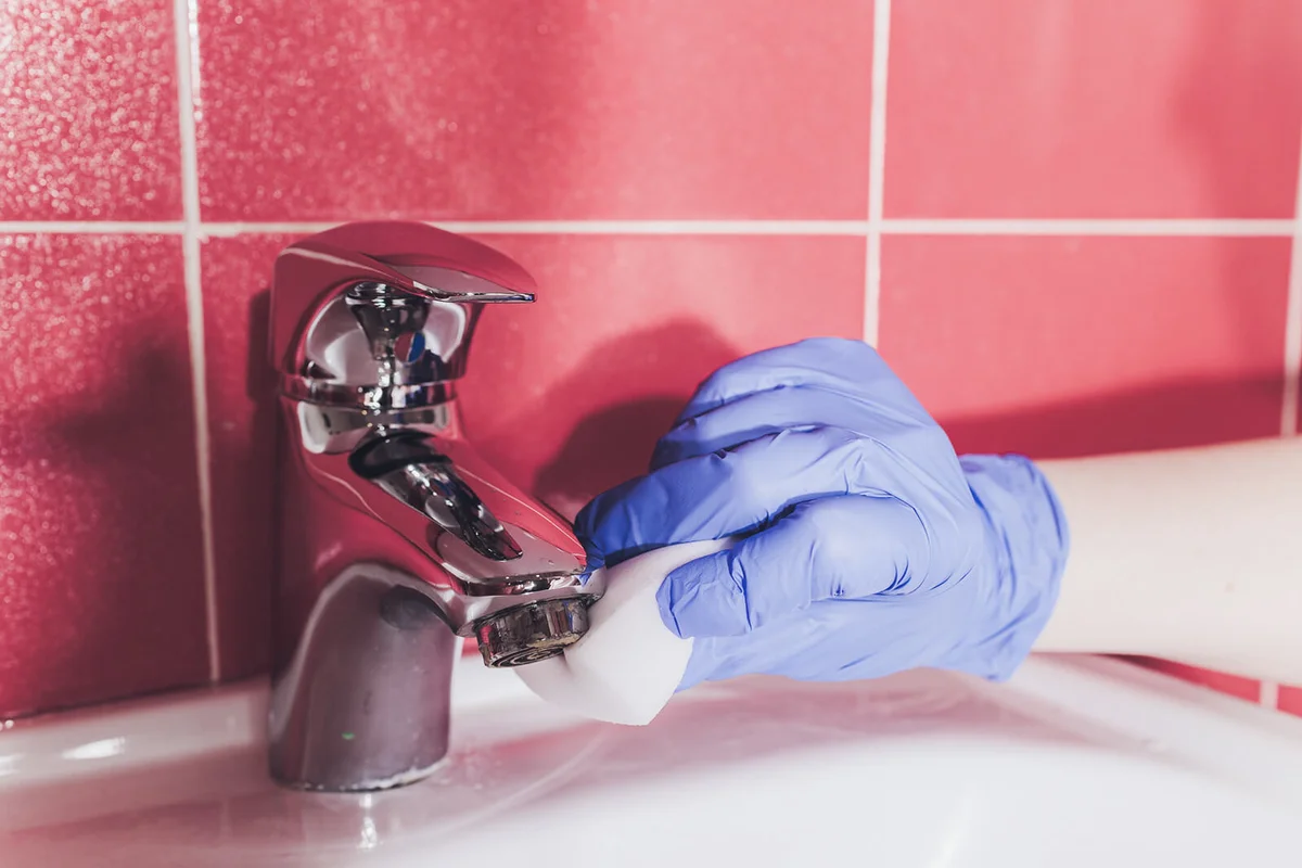 Cleaning water tap