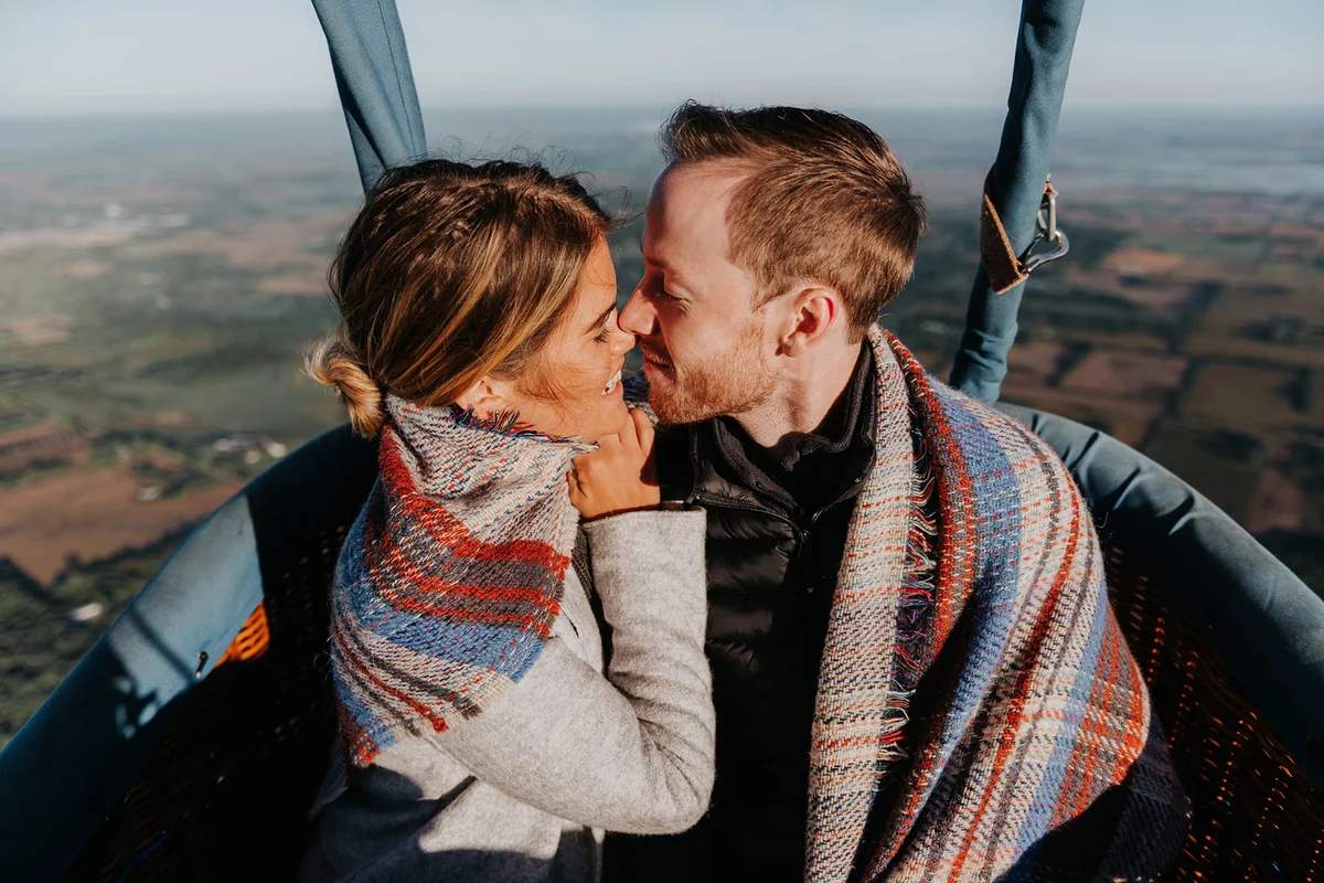 couple in hot air balloon