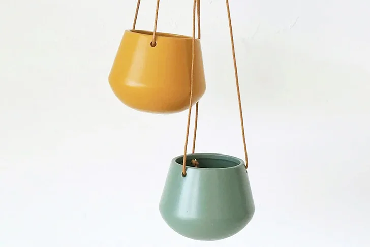 Hanging storage vases