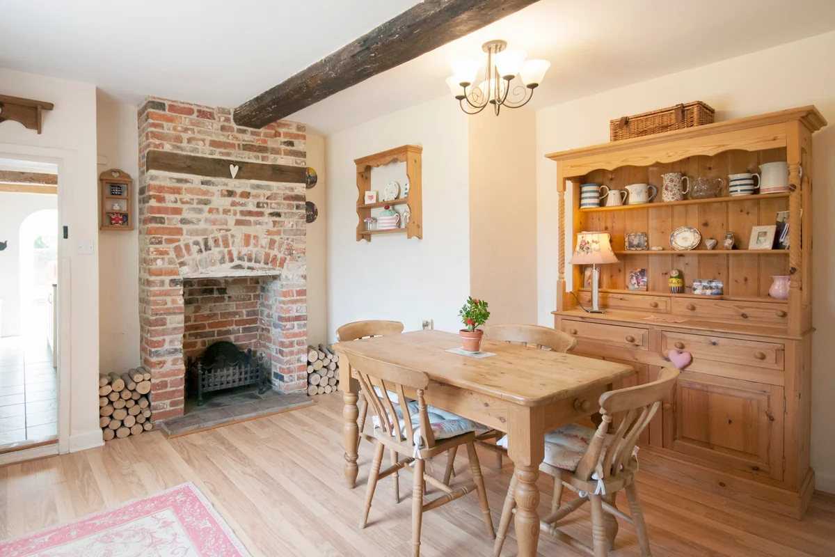 Country style dining room