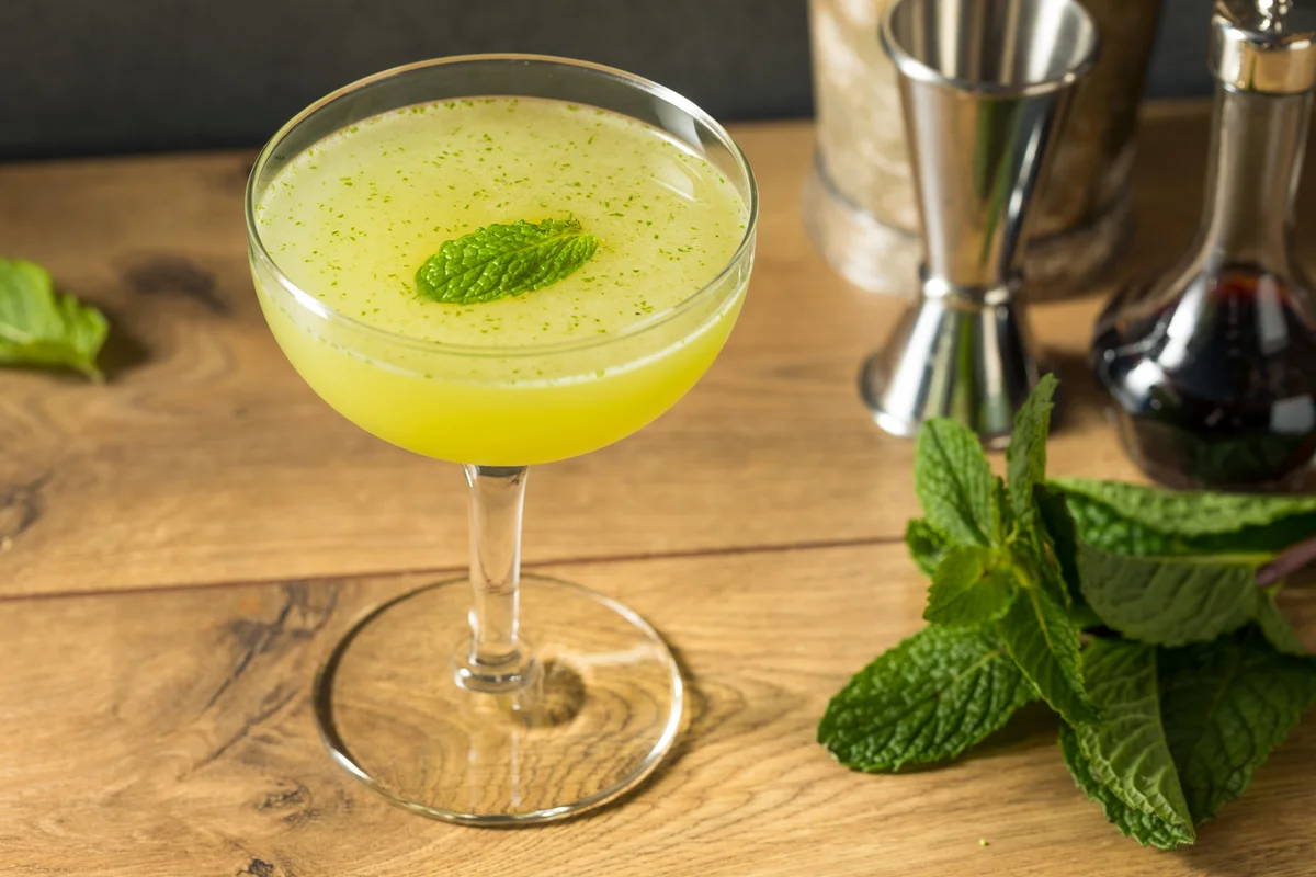 southside sour gin cocktail
