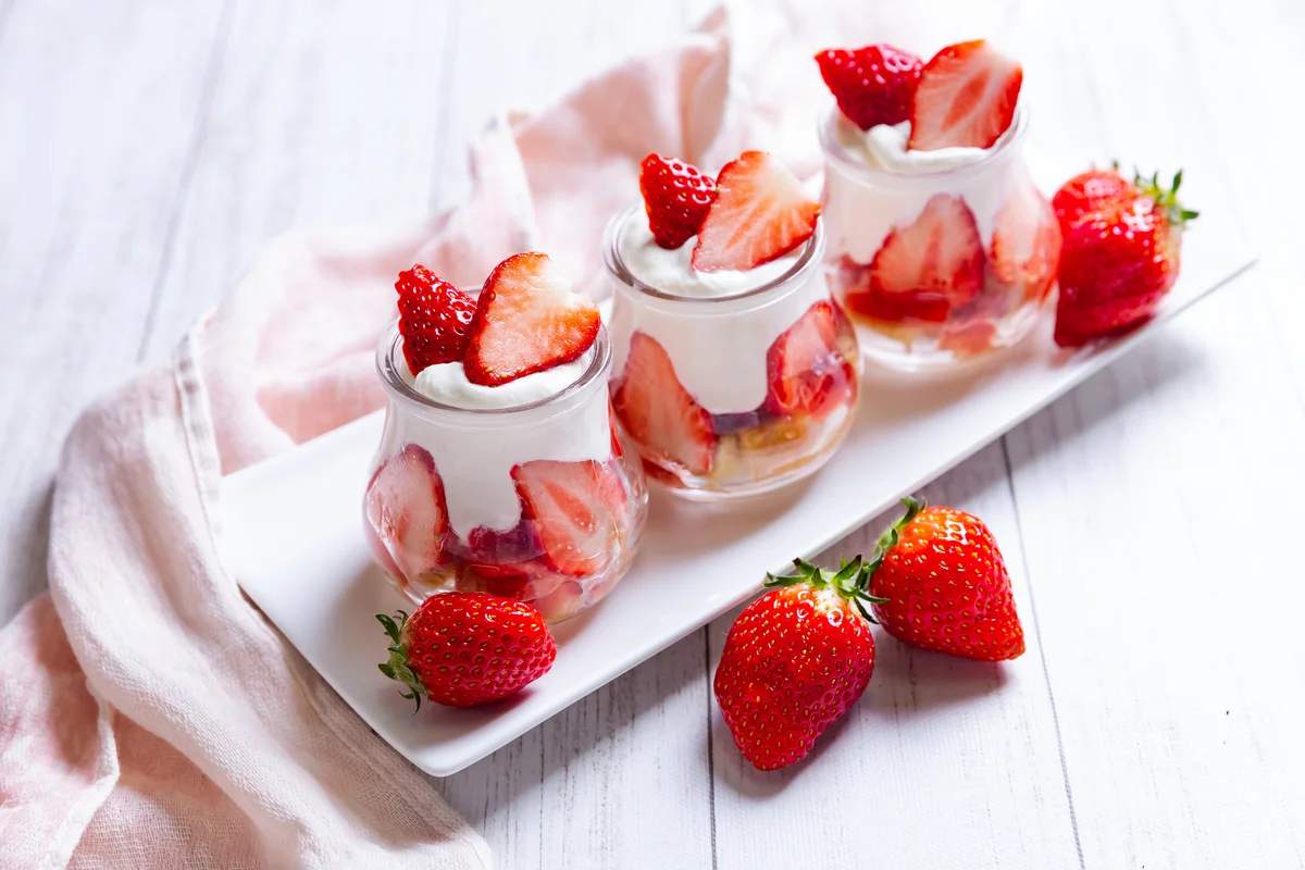 strawberry dessert cups