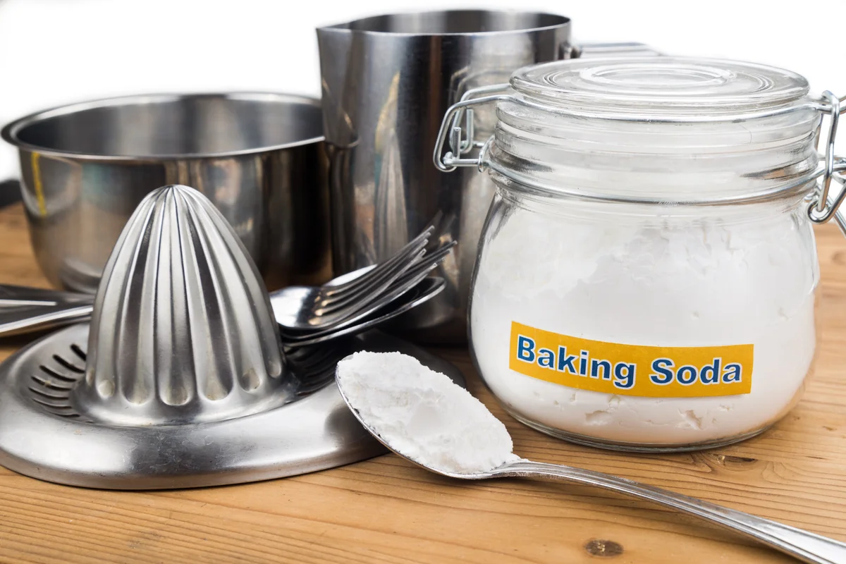 Baking soda to polish silver