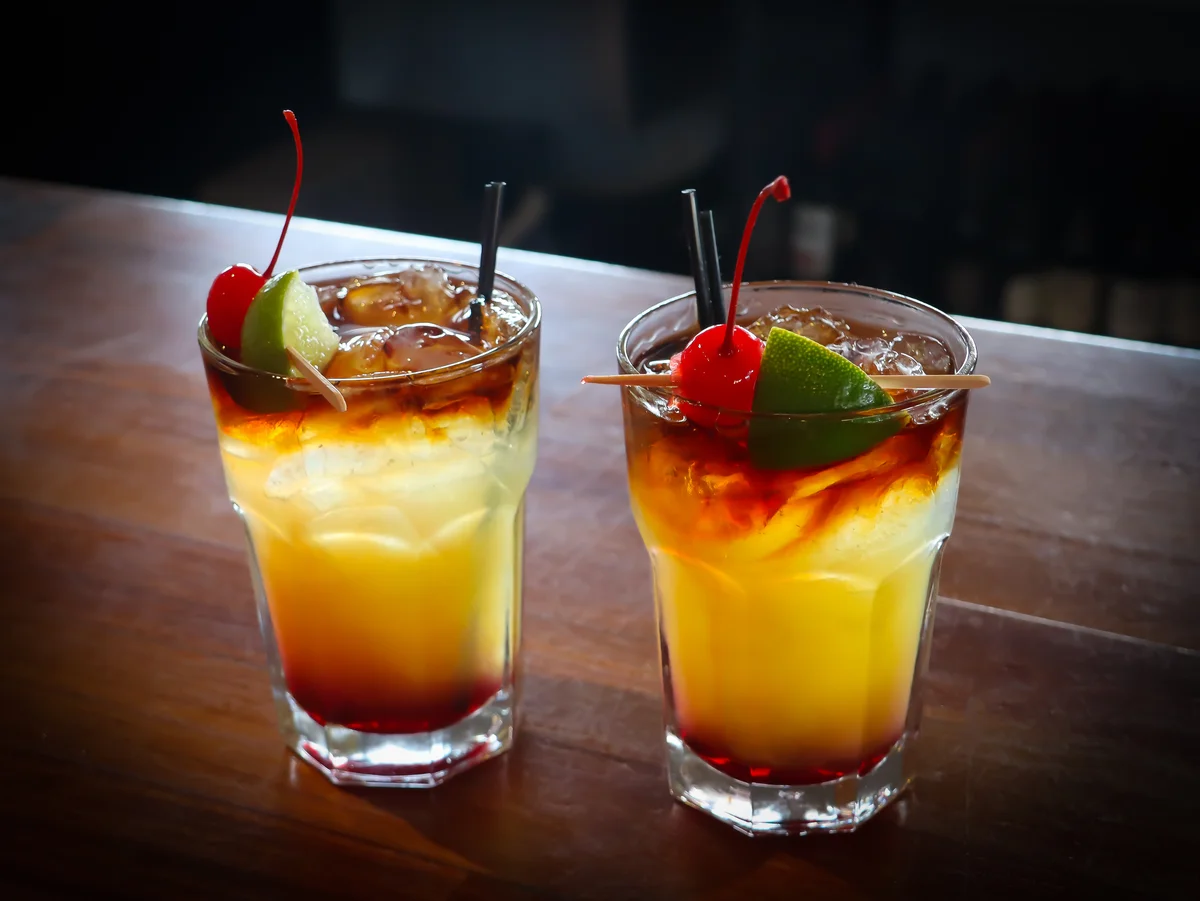 Mai tai cocktails