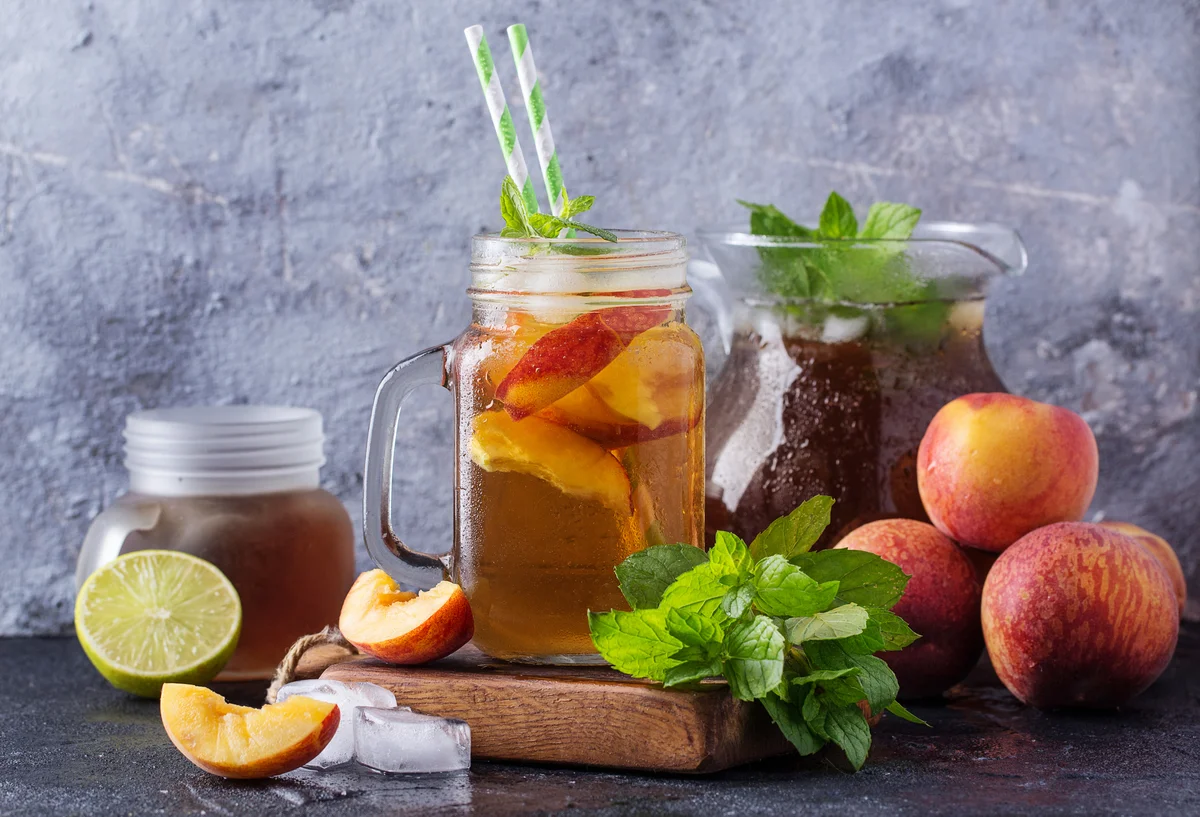 peach ice tea in jars