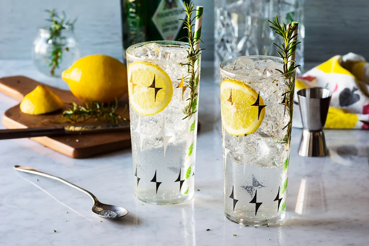 Rosemary gin fizz