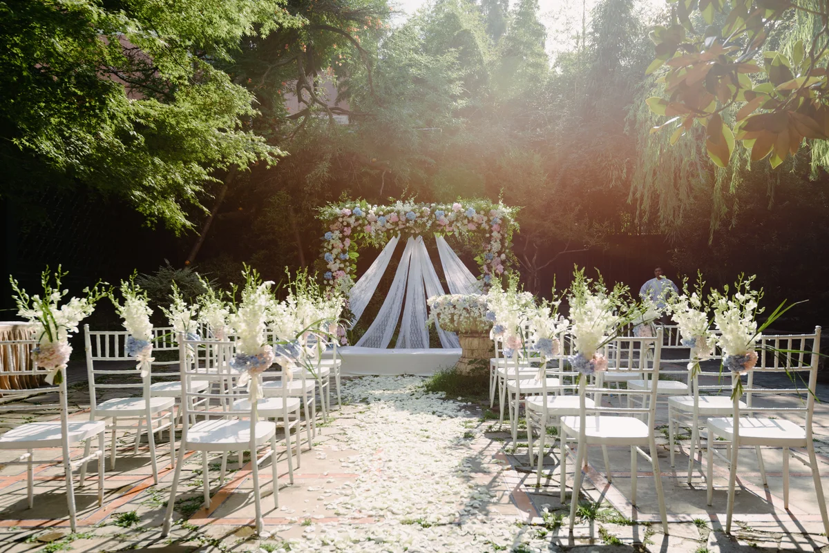 Outdoor wedding aisle decor