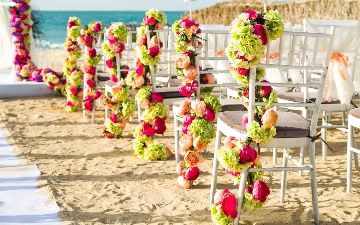 Bold wedding colors