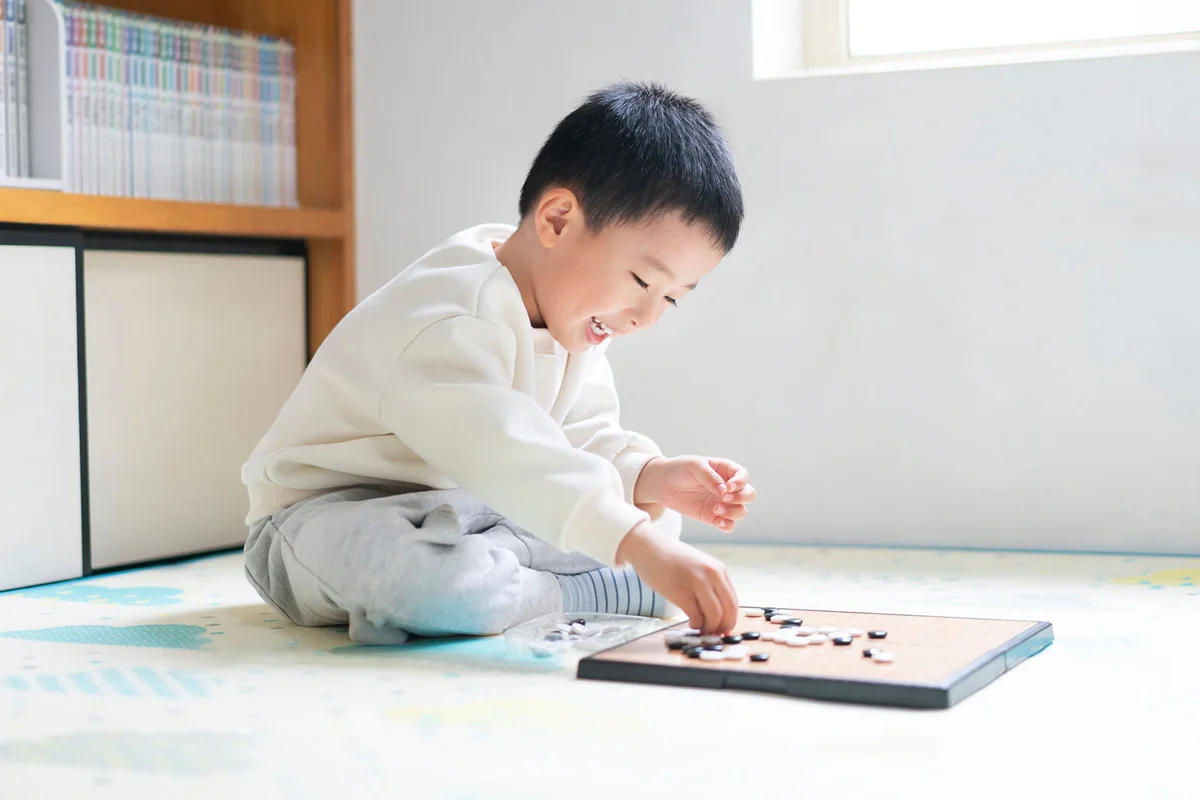 A Chinese baby playing chess