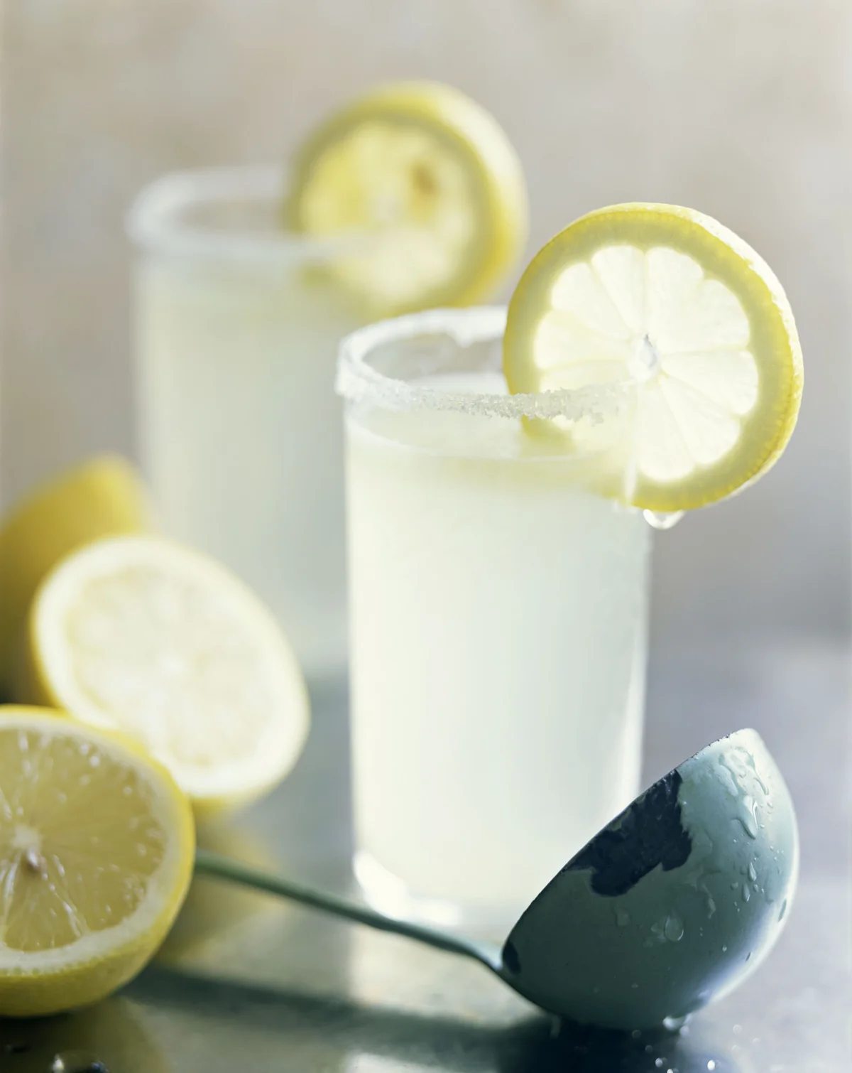 Lemonade in highball glass with sugar around the rim and a lemon garnish