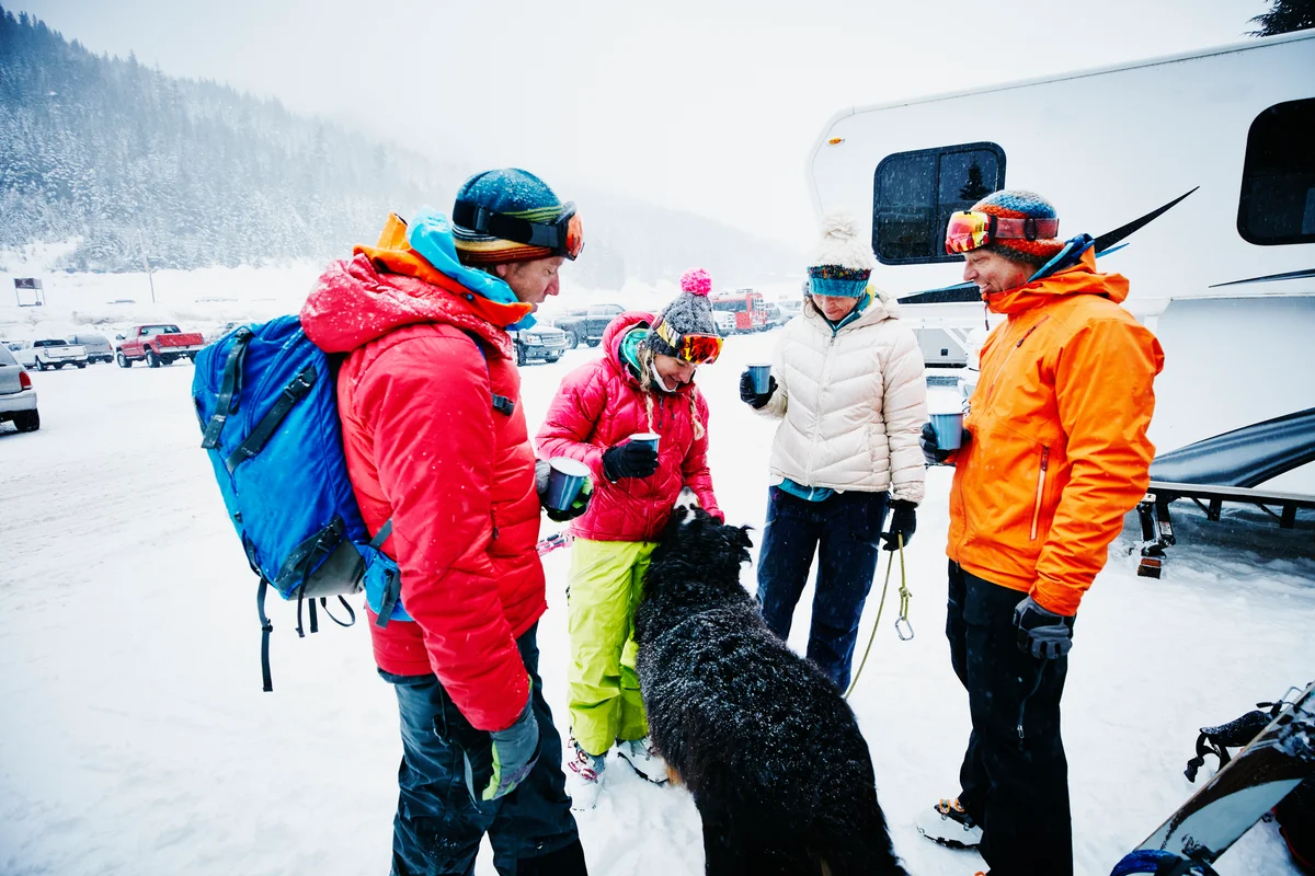 Group of friends getting back from skiing enjoying drinks