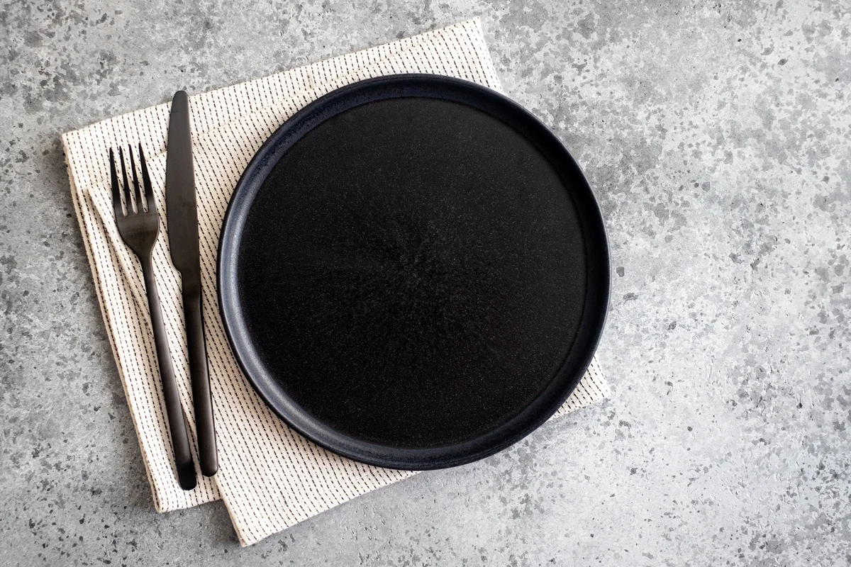 Black & white place setting