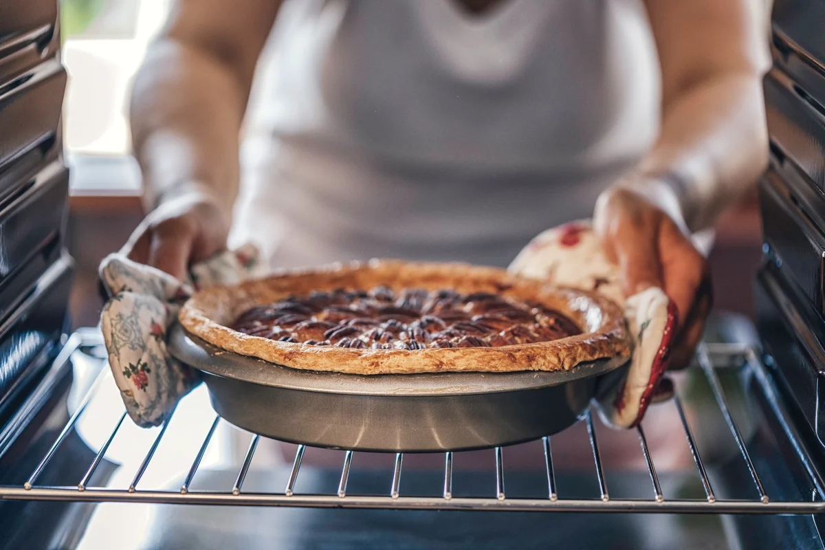 baking a pecan pie