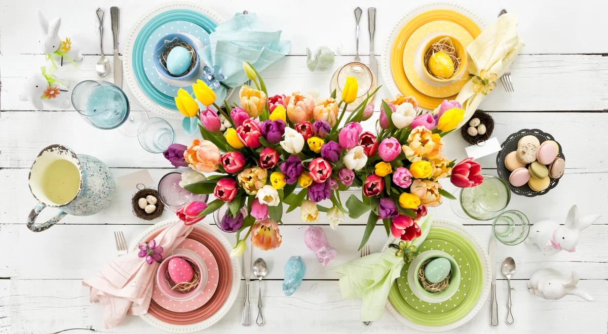 Easter table with flowers