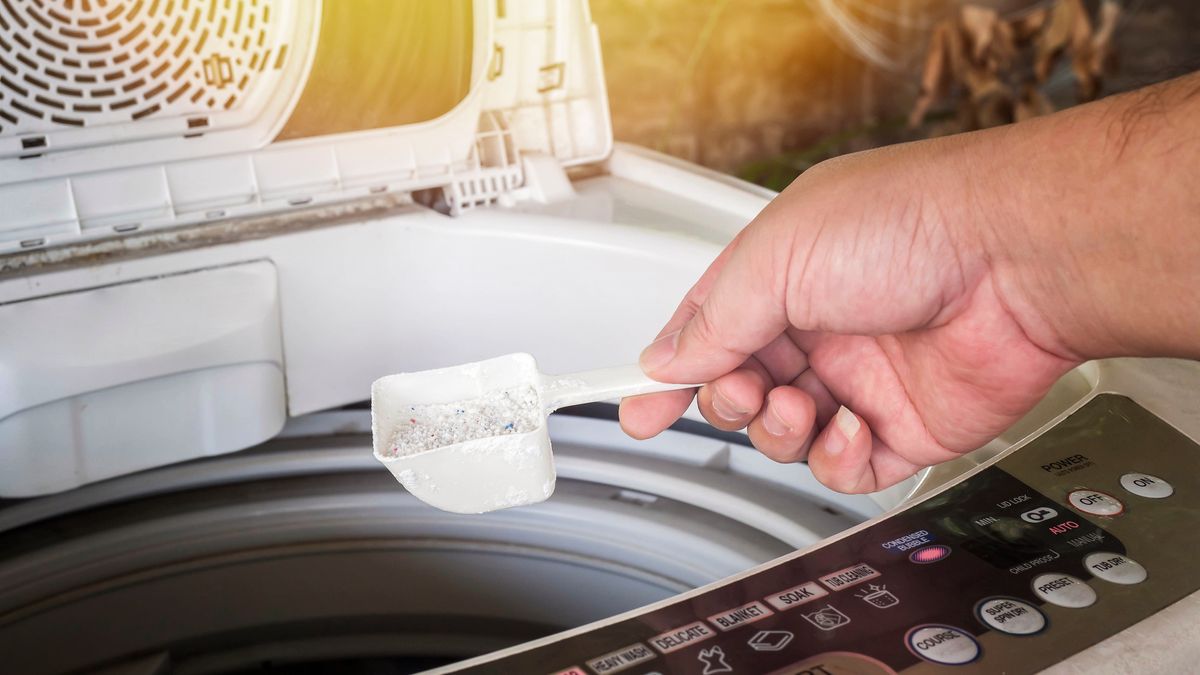 How to Use Borax in the Laundry | LoveToKnow