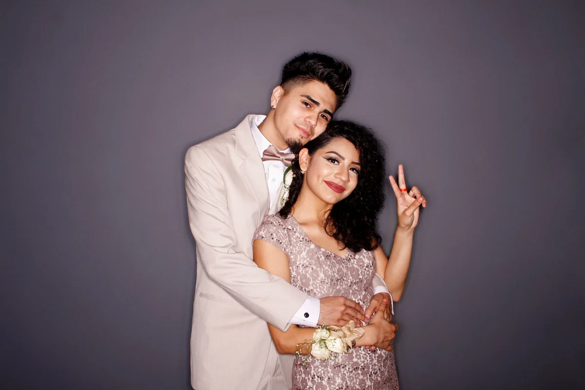 Couple posing for prom with matching color scheme