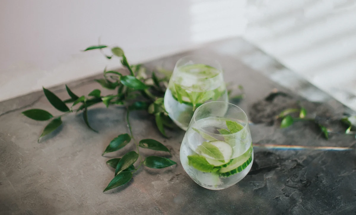 cucumber seltzer cocktail