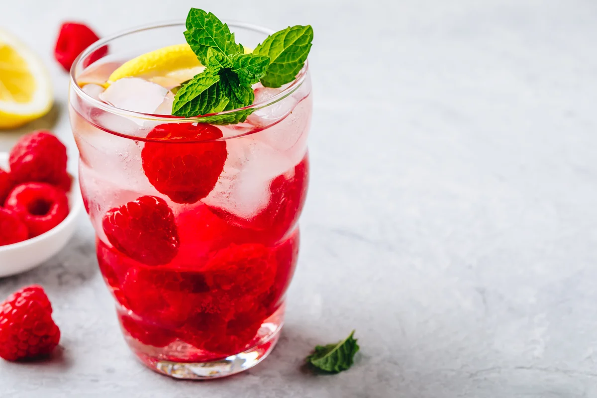 raspberry white claw cocktail