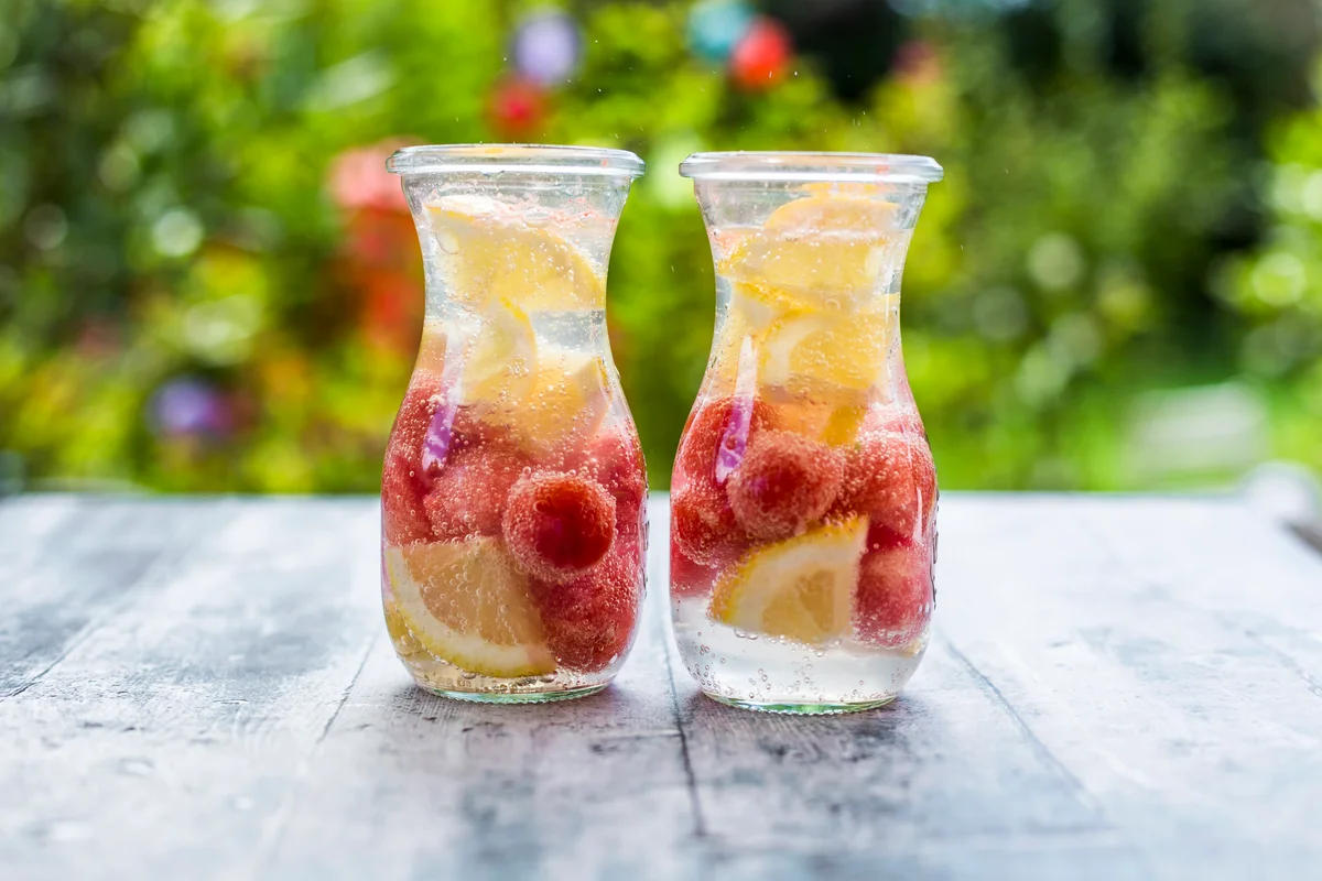 lemon berry seltzer cocktails