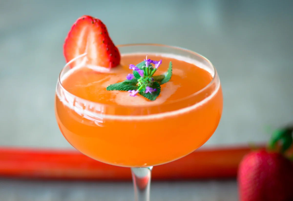 airport bar cocktail