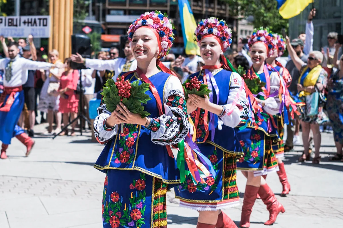 Demonstrators dressed in typical Ukrainian costumes perform