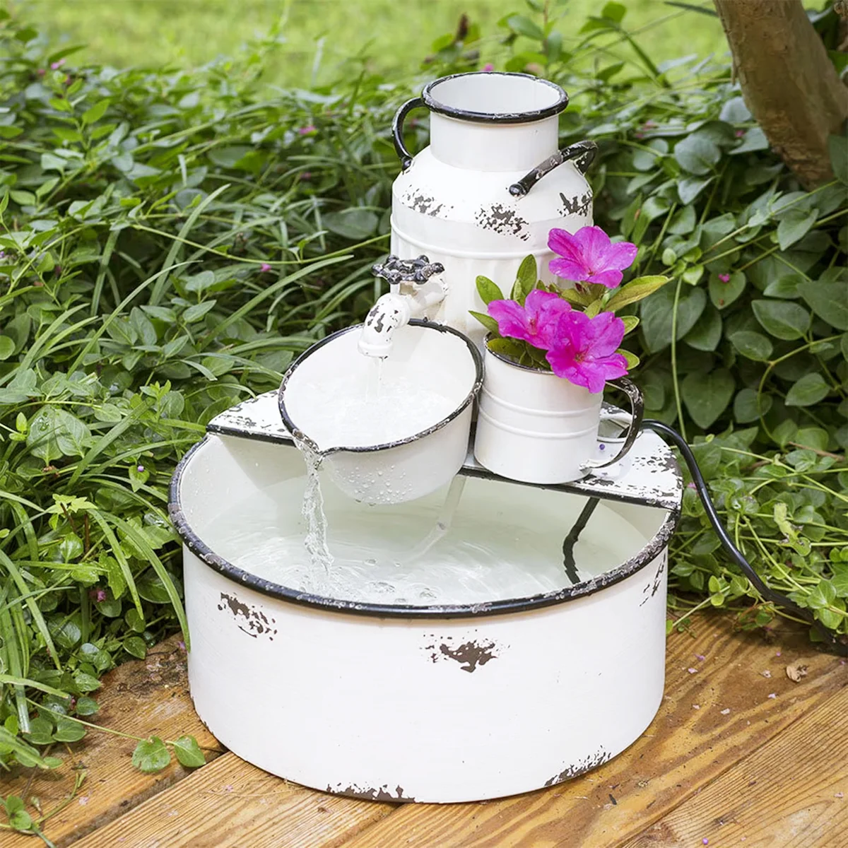 Metal Farmhouse Garden Fountain