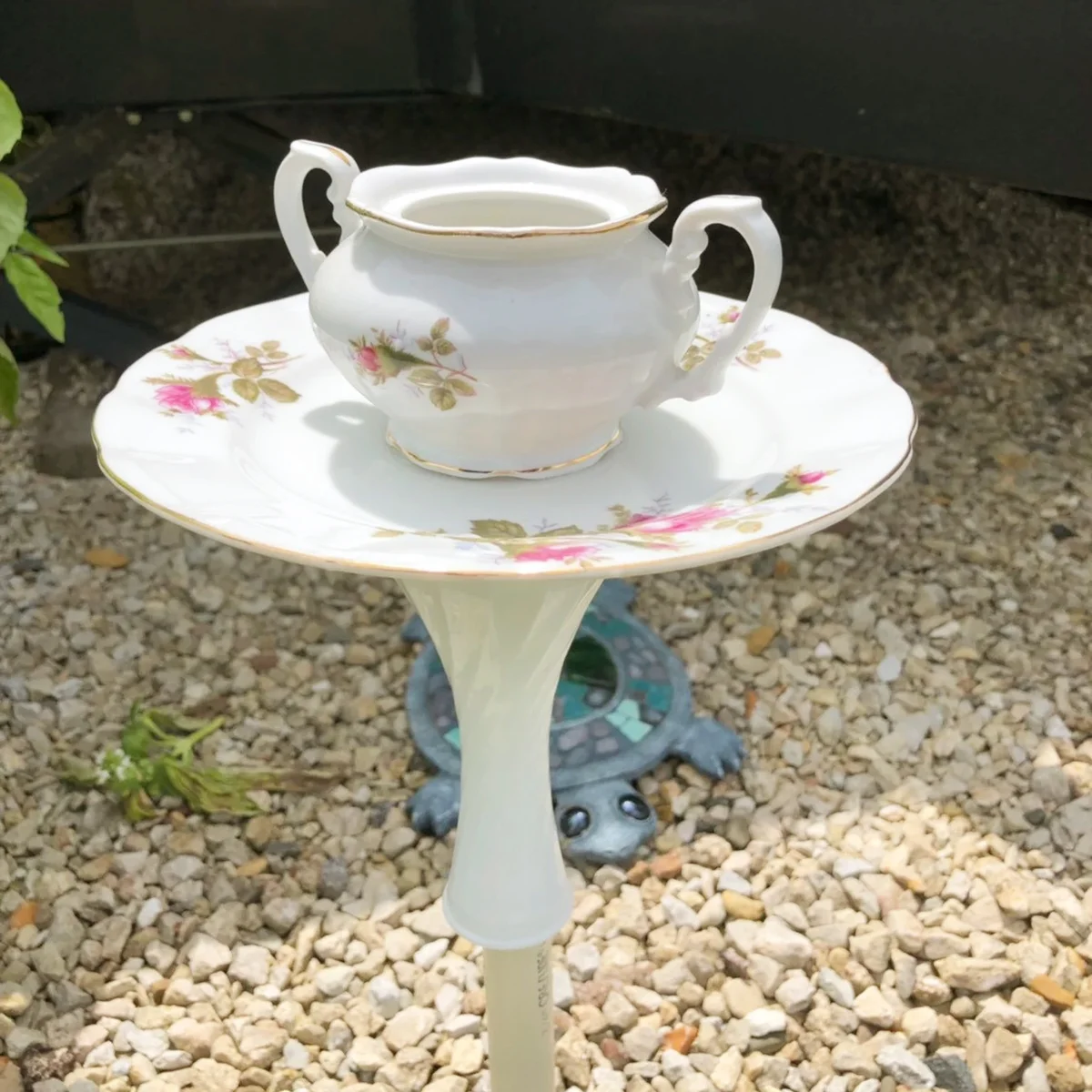 Teacup & saucer bird bath