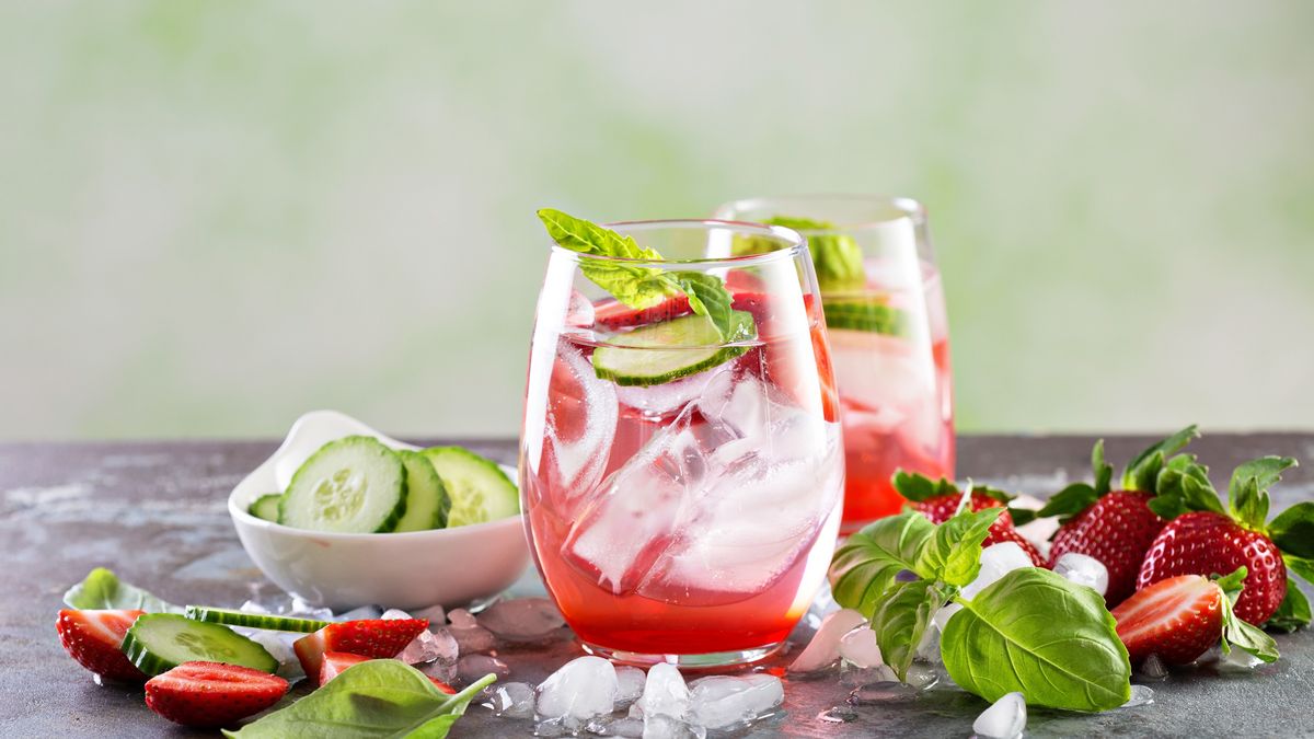 Spring Work Drinks 9 Revitalizing Gin Spring Cocktails With Botanical Flare
