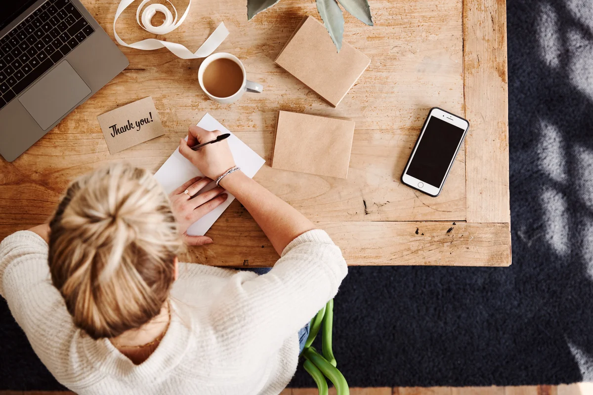 woman hand writing thank you notes