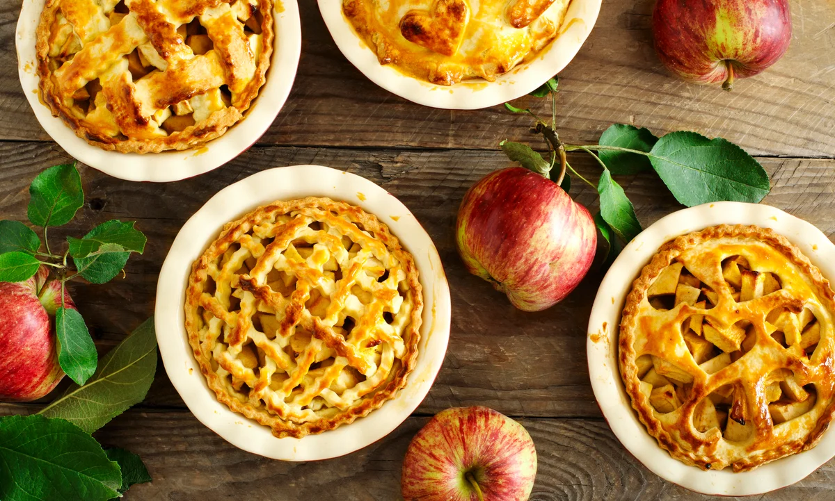 apple pies & apples