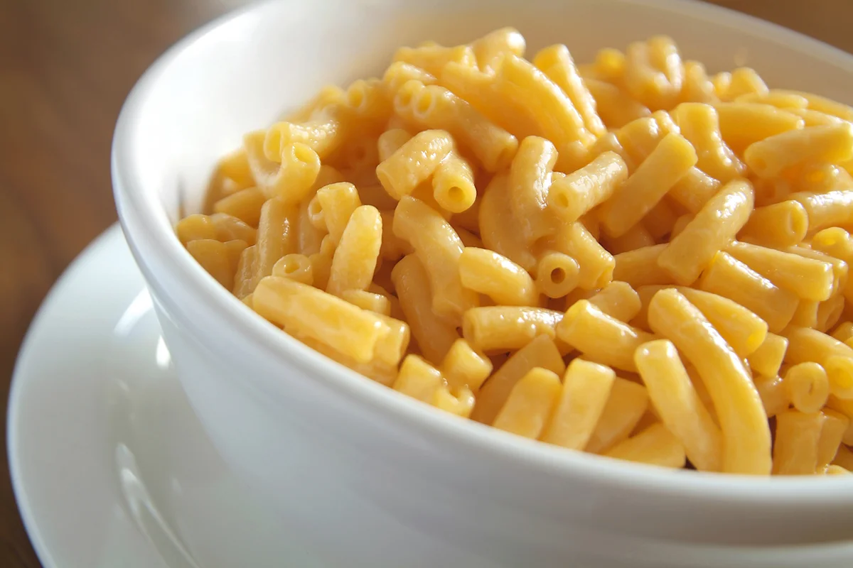 Creamy Macaroni and Cheese in a Bowl on a Table