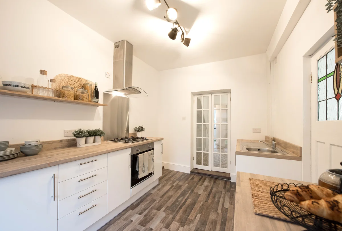 bifold pantry door