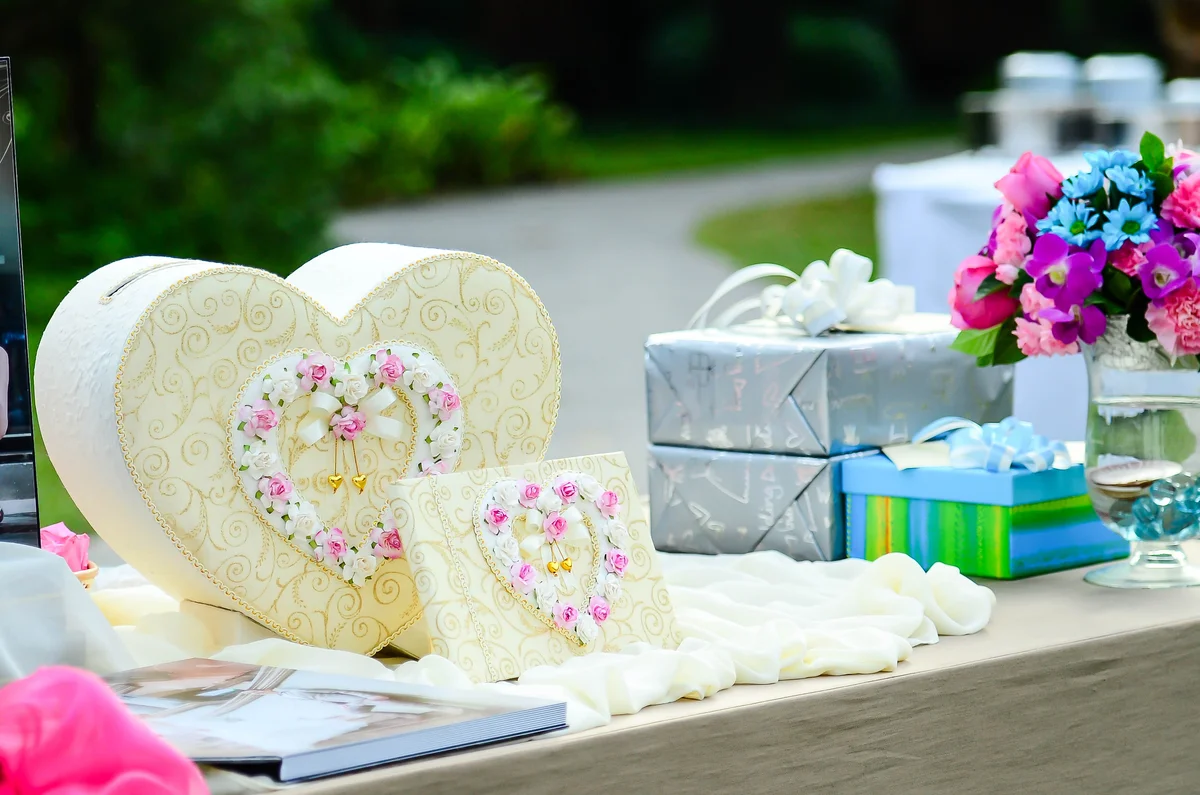 wedding gift table