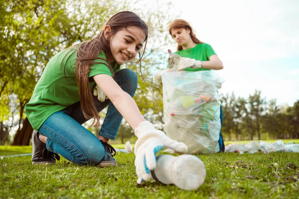 Volunteers collecting litter in the park