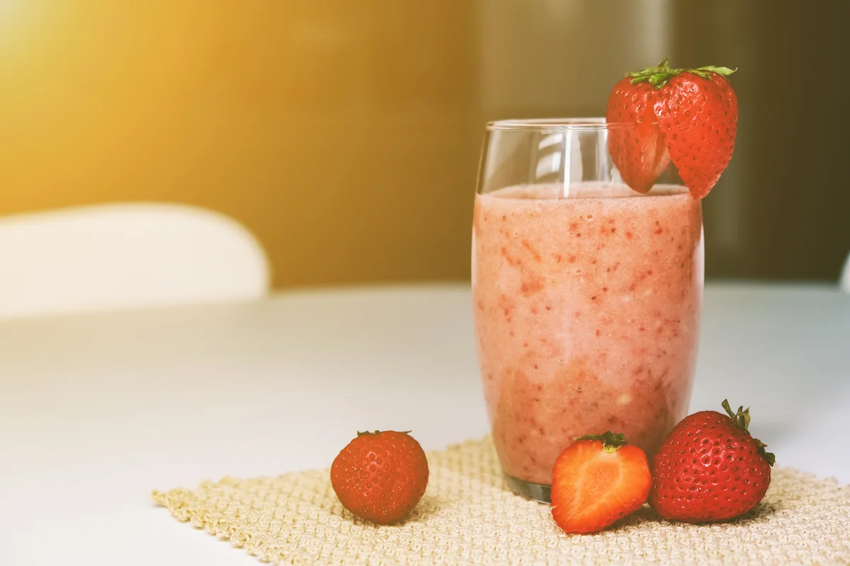 strawberry banana boozy smoothie