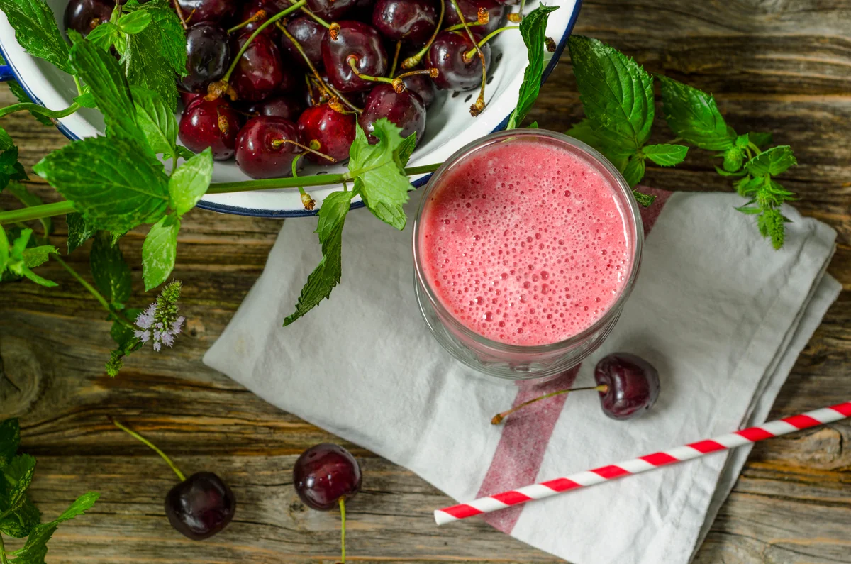 cherry vanilla boozy smoothie