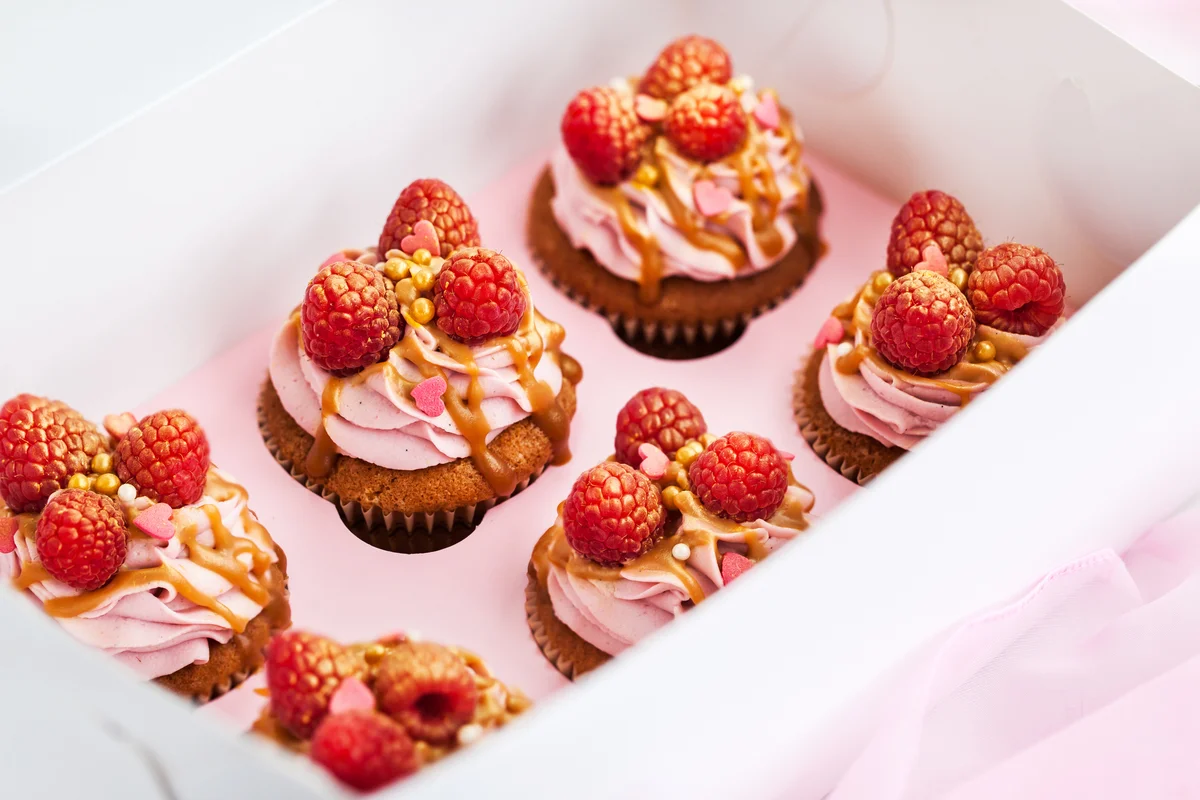 luster dust on cupcakes