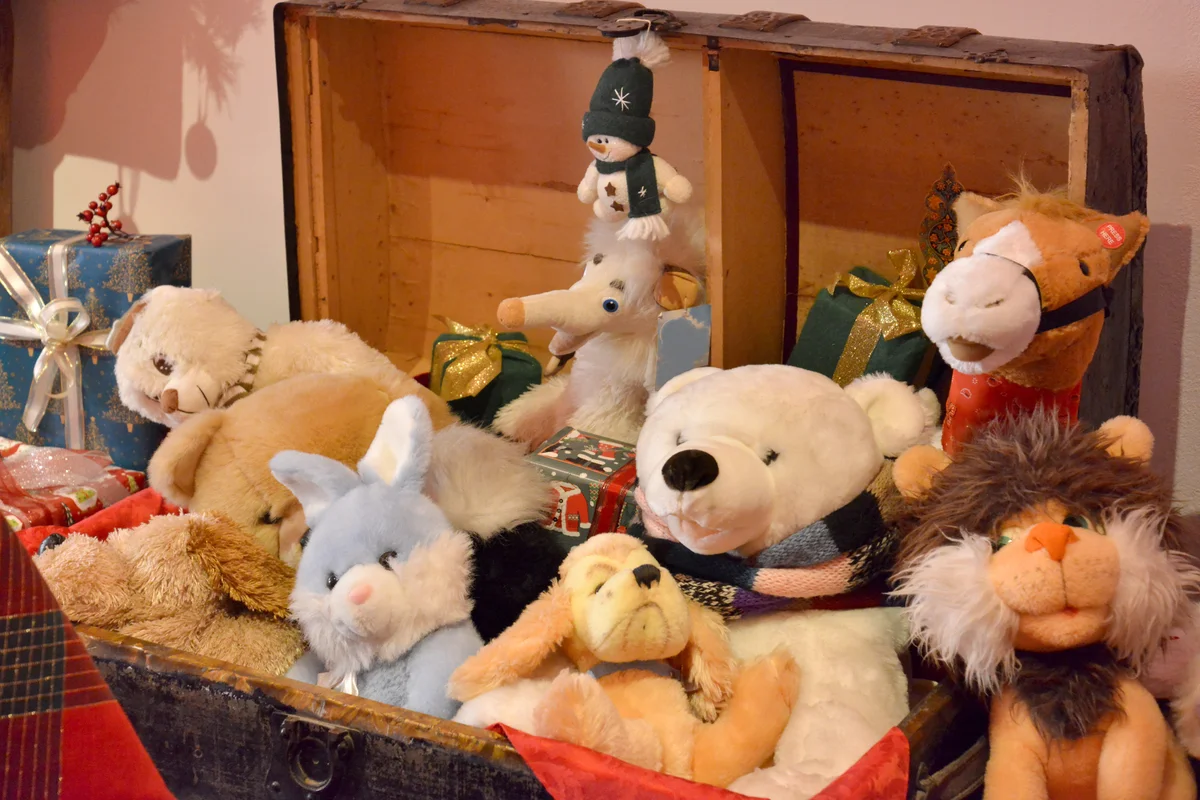 vintage toy chest