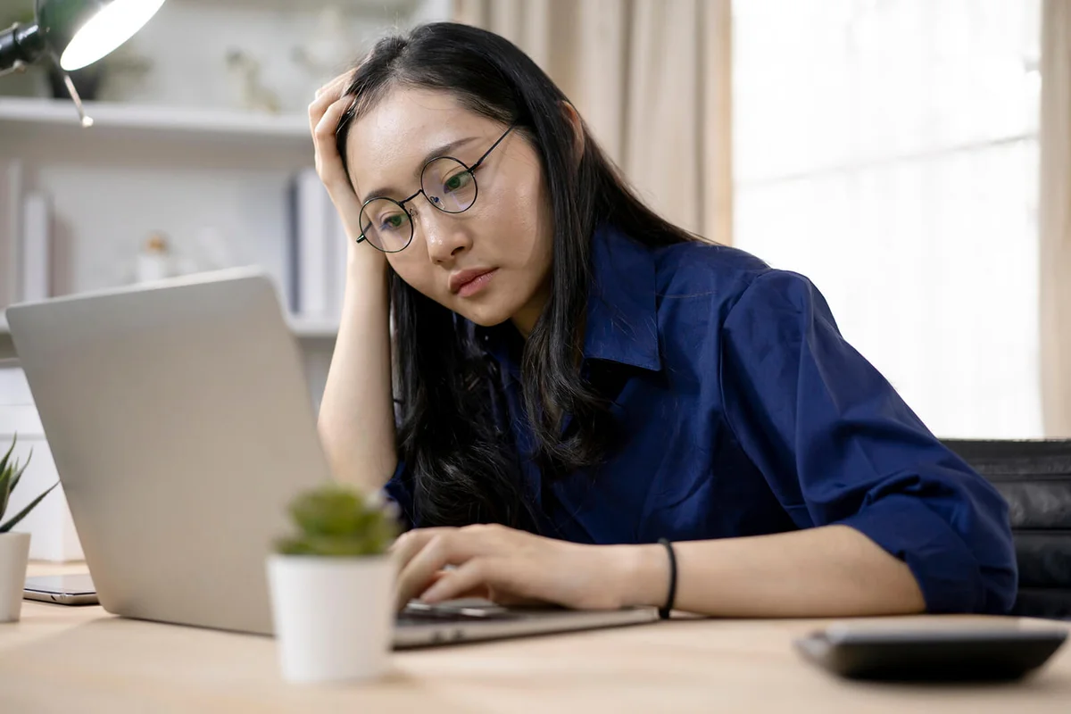 Girl sitting bore online