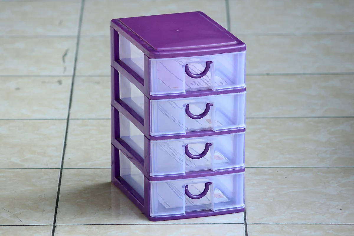 Multi-storey plastic drawer shelf that is small in size